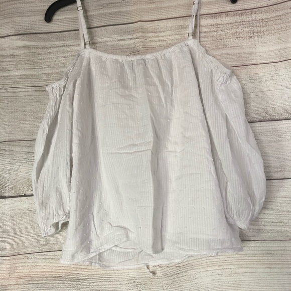 White cold shoulder top - Picture 3 of 3